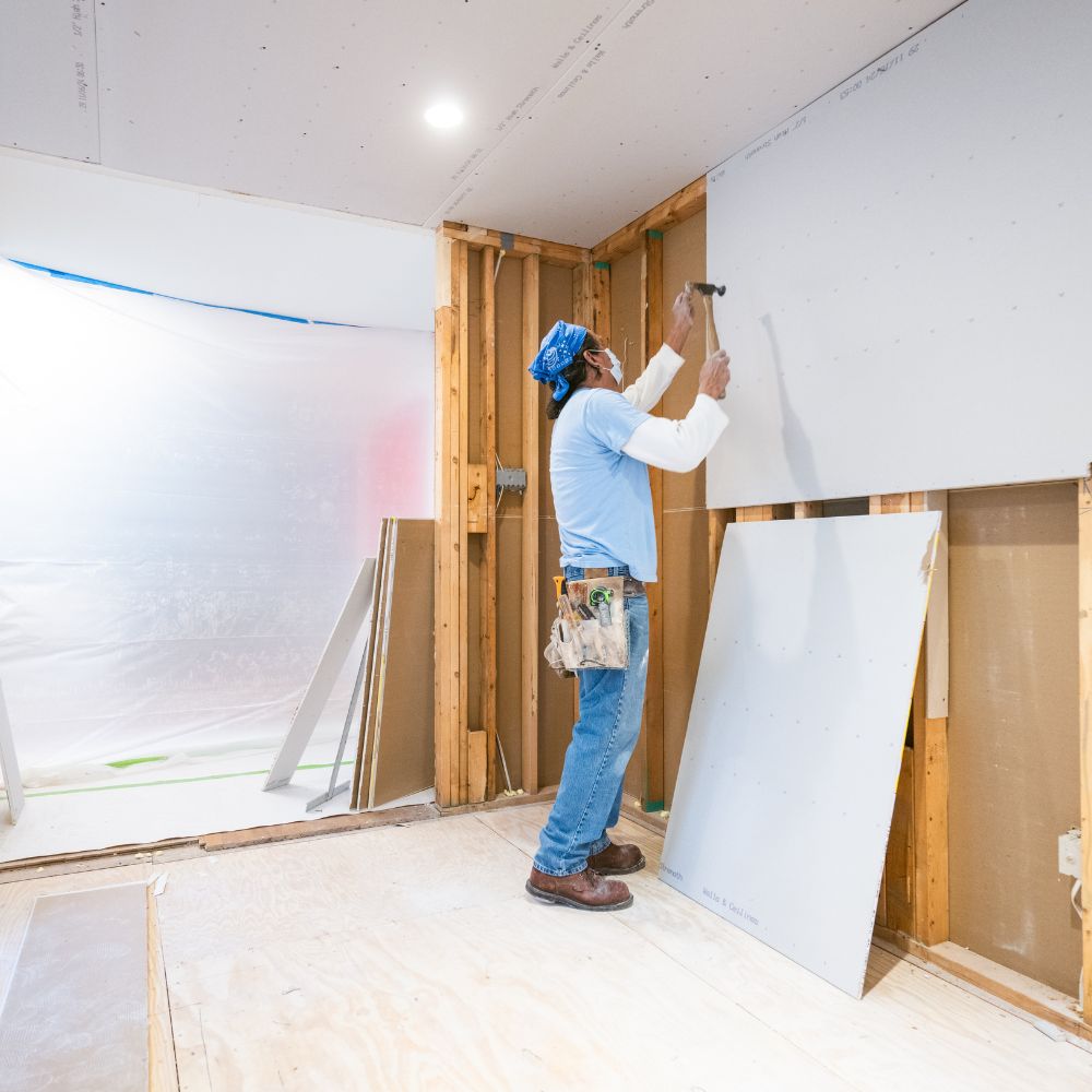 seo for drywall installer, showcasing a drywaller doing an installation project